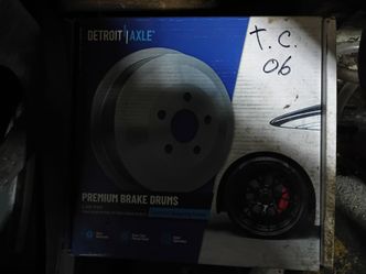 ********* 2002 - 2006 Toyota Corolla rear brake pads and drums**********