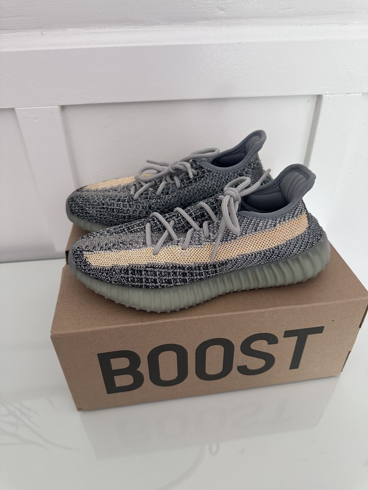 Yeezy Boost 350 v2 Size 5 $220