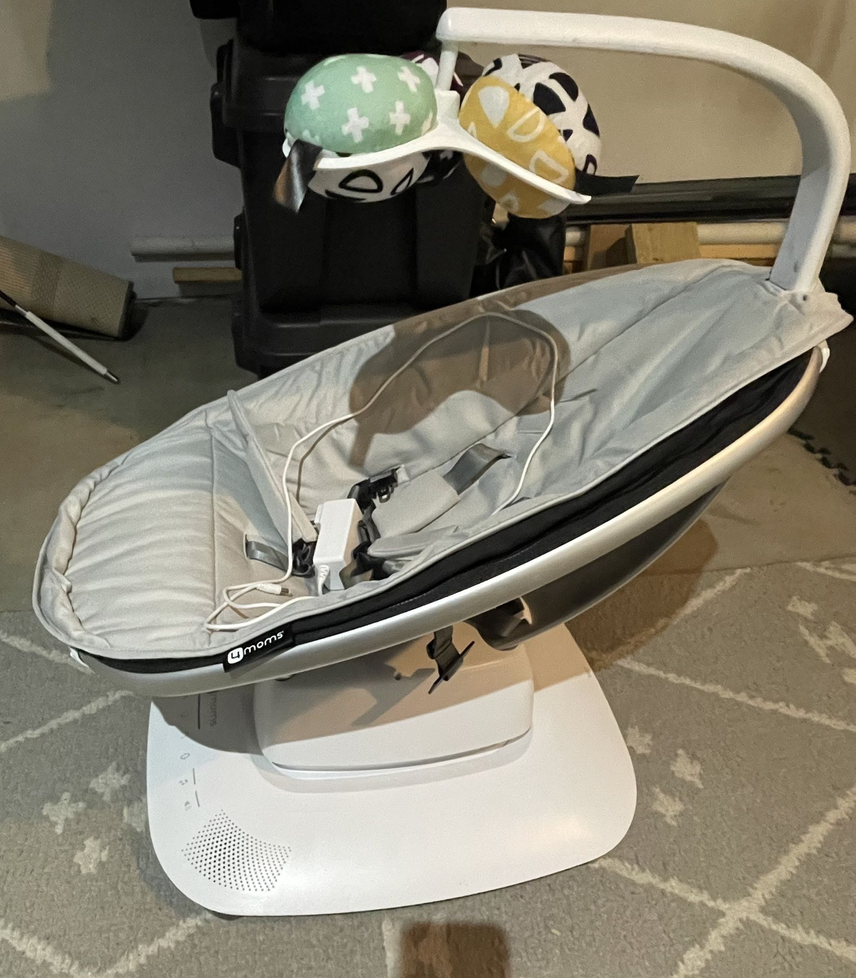 4 MOMS Baby Swing „Mamaroo”