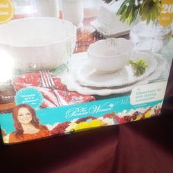 Limited Edition Pioneer Woman Dish Set