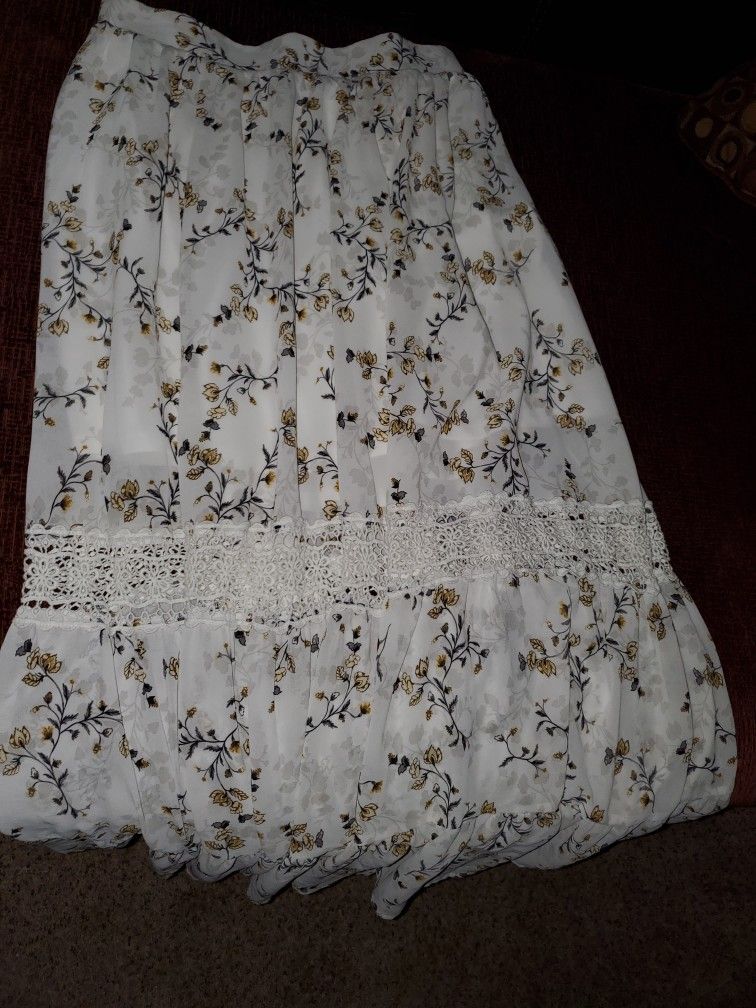 Like NEW Size 00 TORRID SKIRT