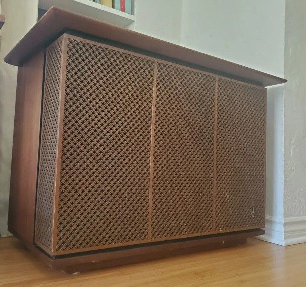 1958 - 2 JBL speakers - Olympus C50 - walnut cabinet