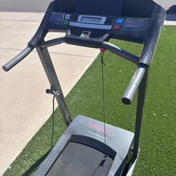 Weslo Cadence G 5.9i Folding Treadmill – Great Condition