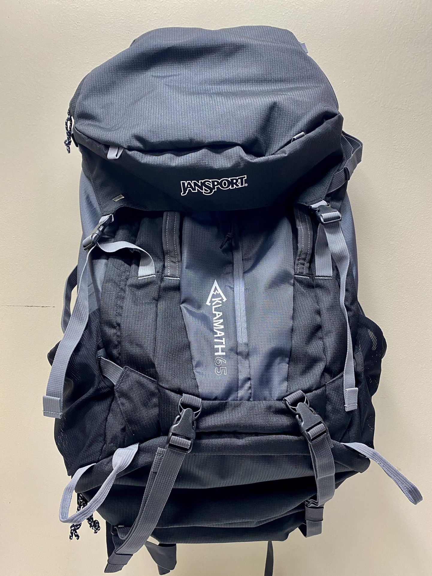 New Without Tags Jansport Klamath 65 Litter Hiking Traveling Backpack Black and Gray. 