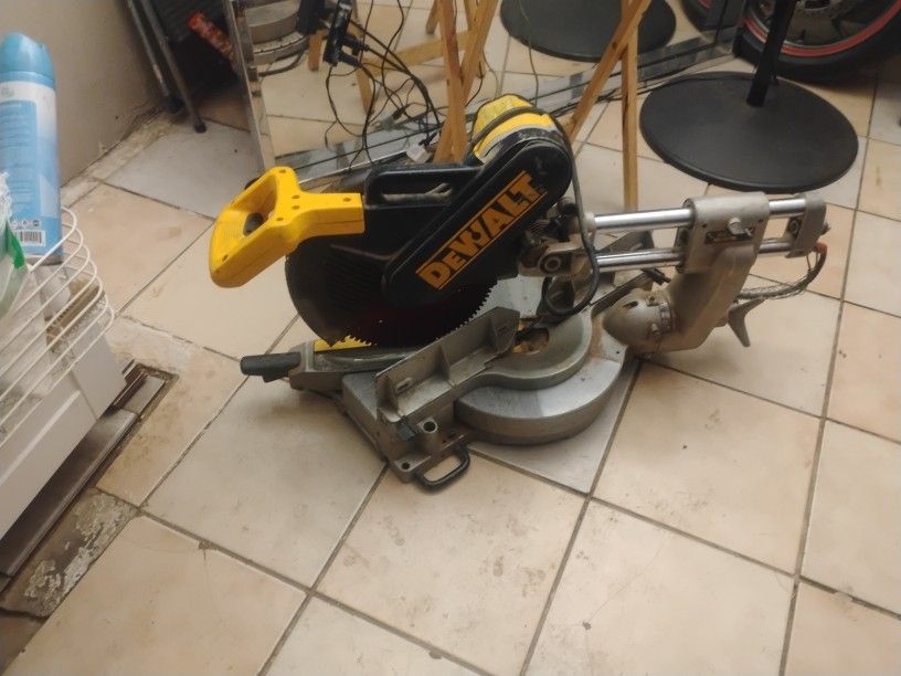 Selling My Miter Saw Good Shape 150$