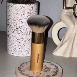 Cosmetics The Buffer Airbrush Finish Bamboo Foundation Brush