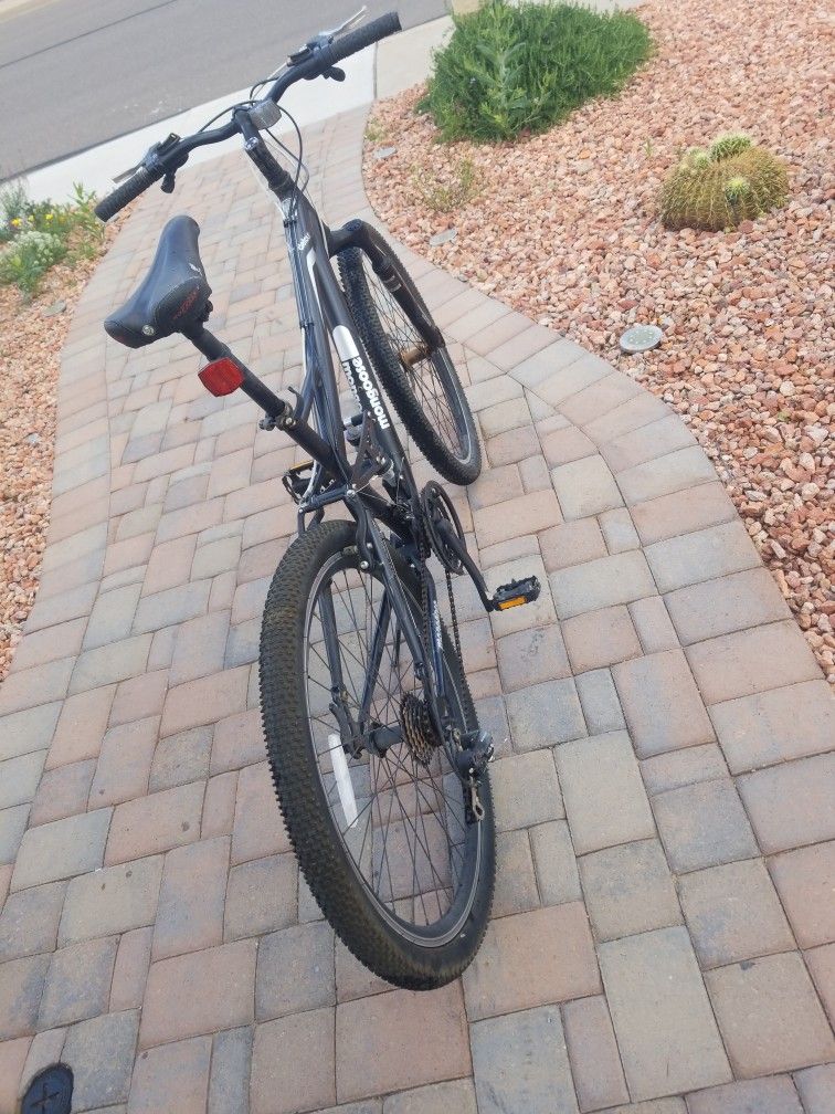 Mongoose men's store detour mountain bike