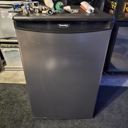 Danby Dual Tap Kegerator Beer Fridge w/ Kegs & CO2 