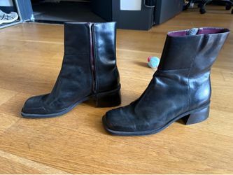 Size 10 Women's Leather Boots