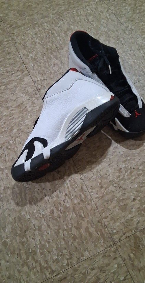 Size 6.5 Sneakers Jordan