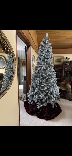 Slim  9’ Christmas Tree