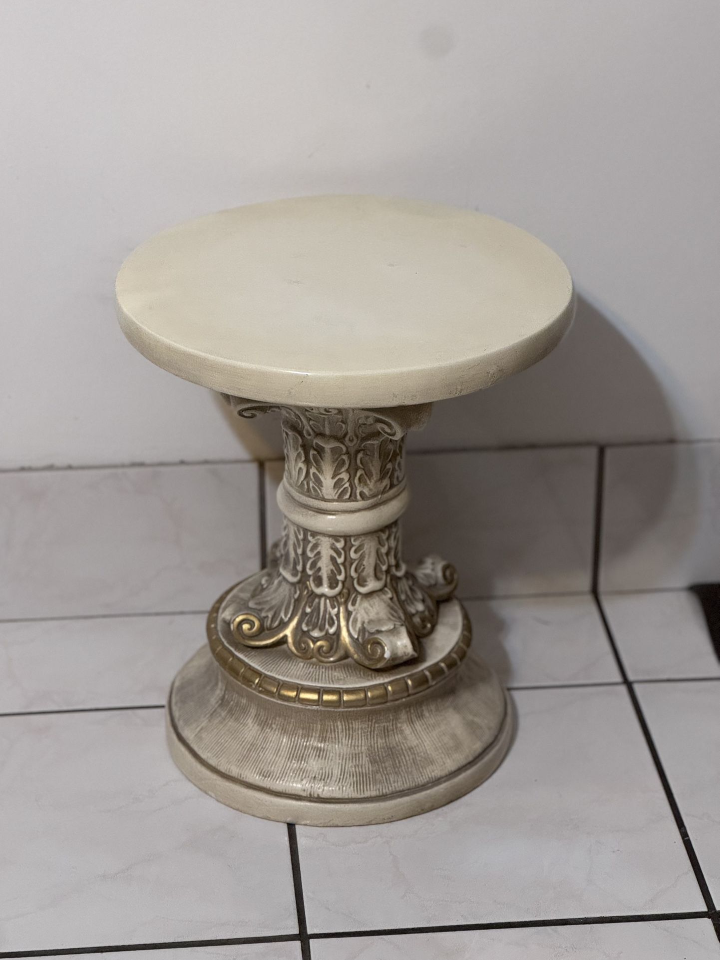 Pedestal Table
