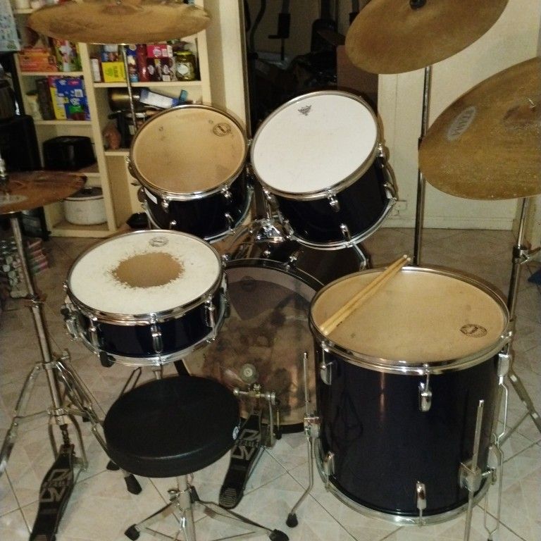 Swingstar Tama Drum Set