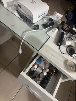 Manicure table white with extractor