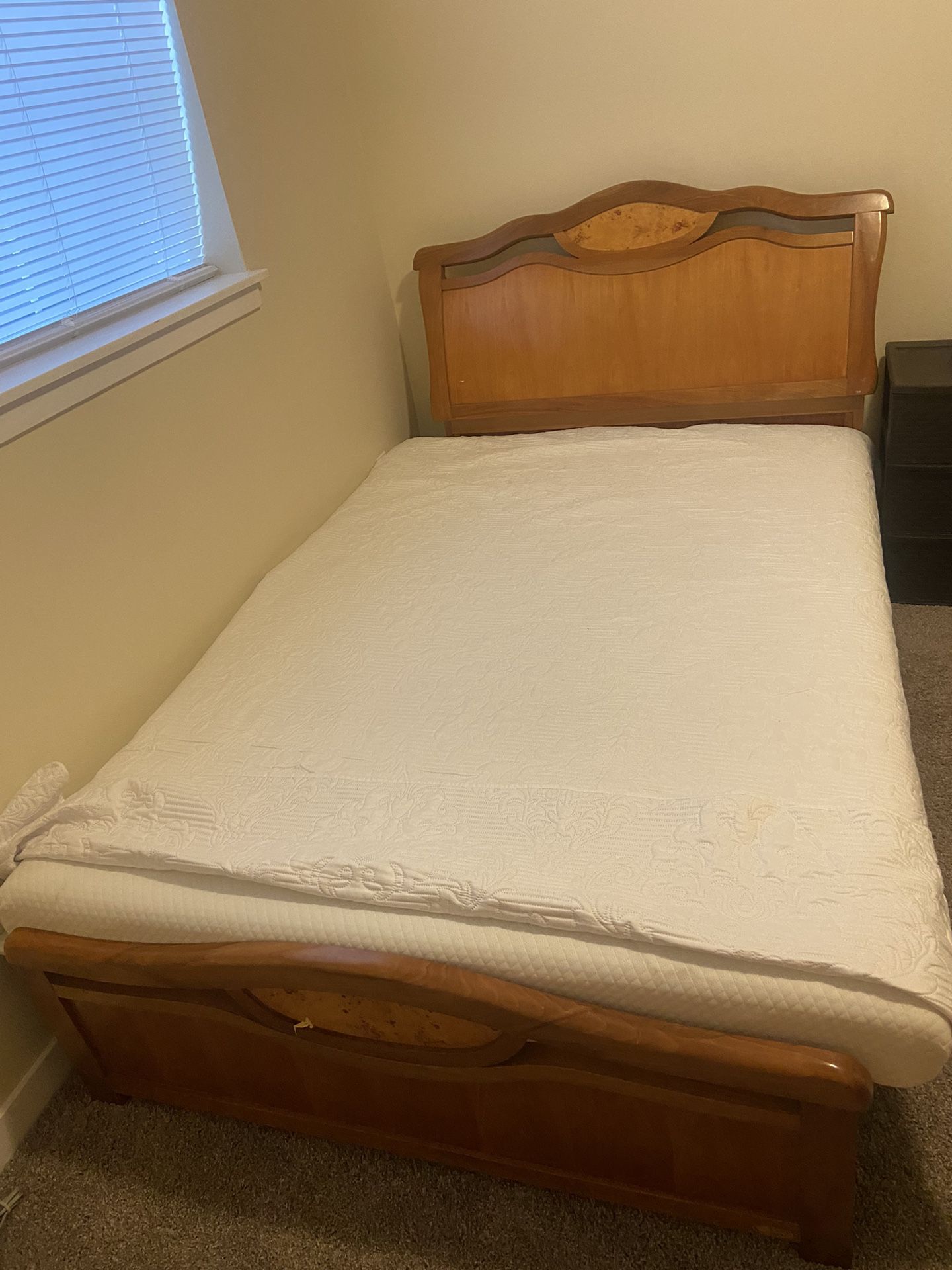 Full Size Wood Bed Frame With Mattress 