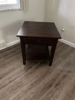 24x24x24 Brown End Table