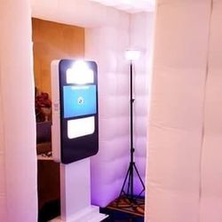 Photo Booth For Sale (Great Investment )($3k Or Best Offer)