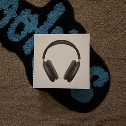 Apple AirPods Max Midnight – Noise Cancelling Over-Ear Headphones w/ Smart Case