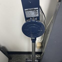 Rechargeable vacuum wireless very light works great