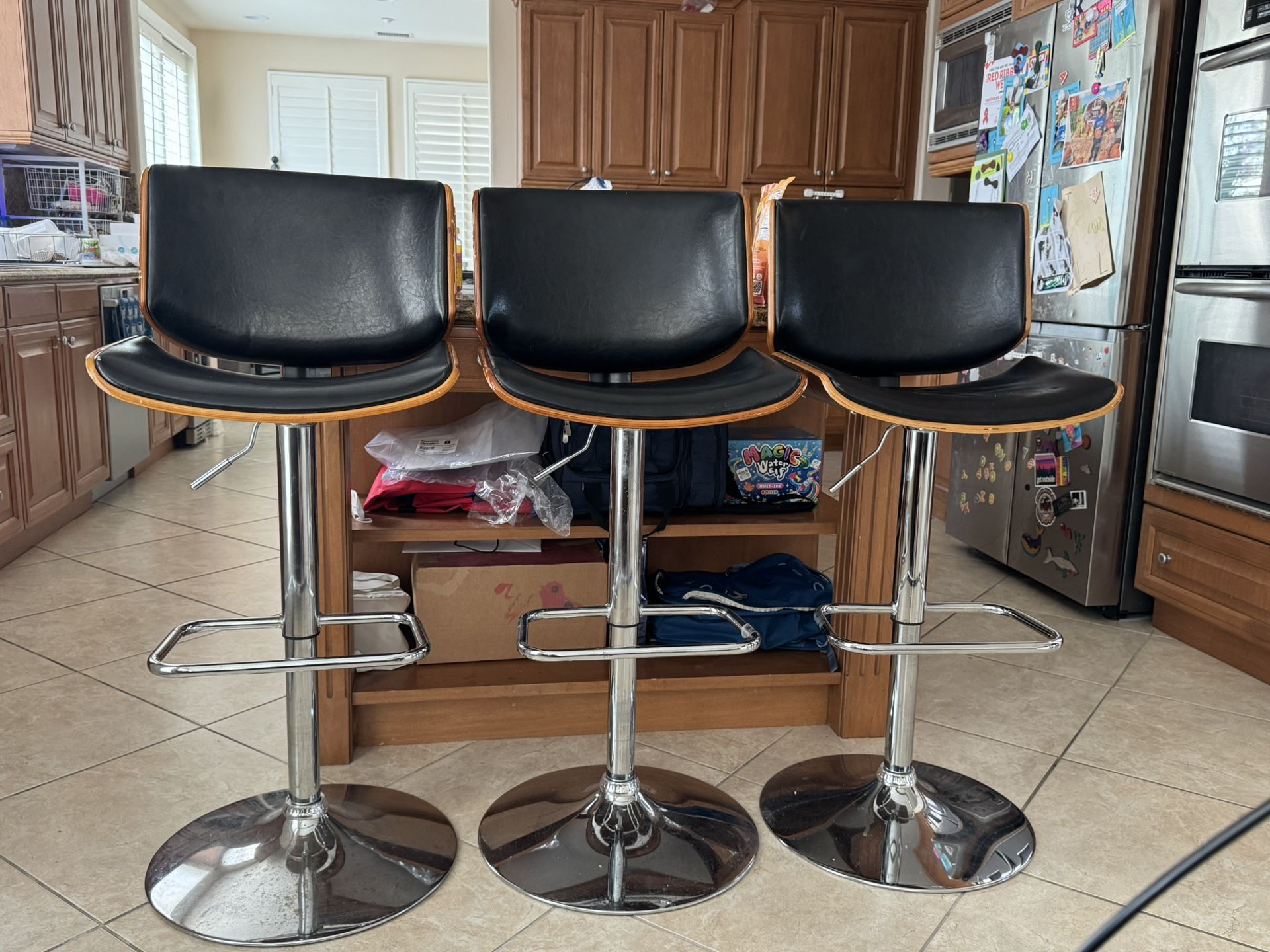 Set of 3 adjustable swivel bar stools