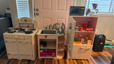 Pottery barn kitchen