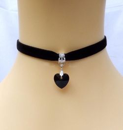 Black hearted choker