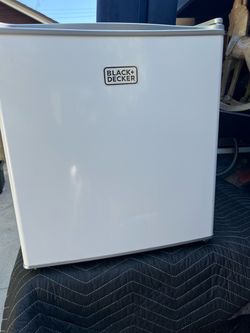 Black+Decker White Compact Mini Fridge