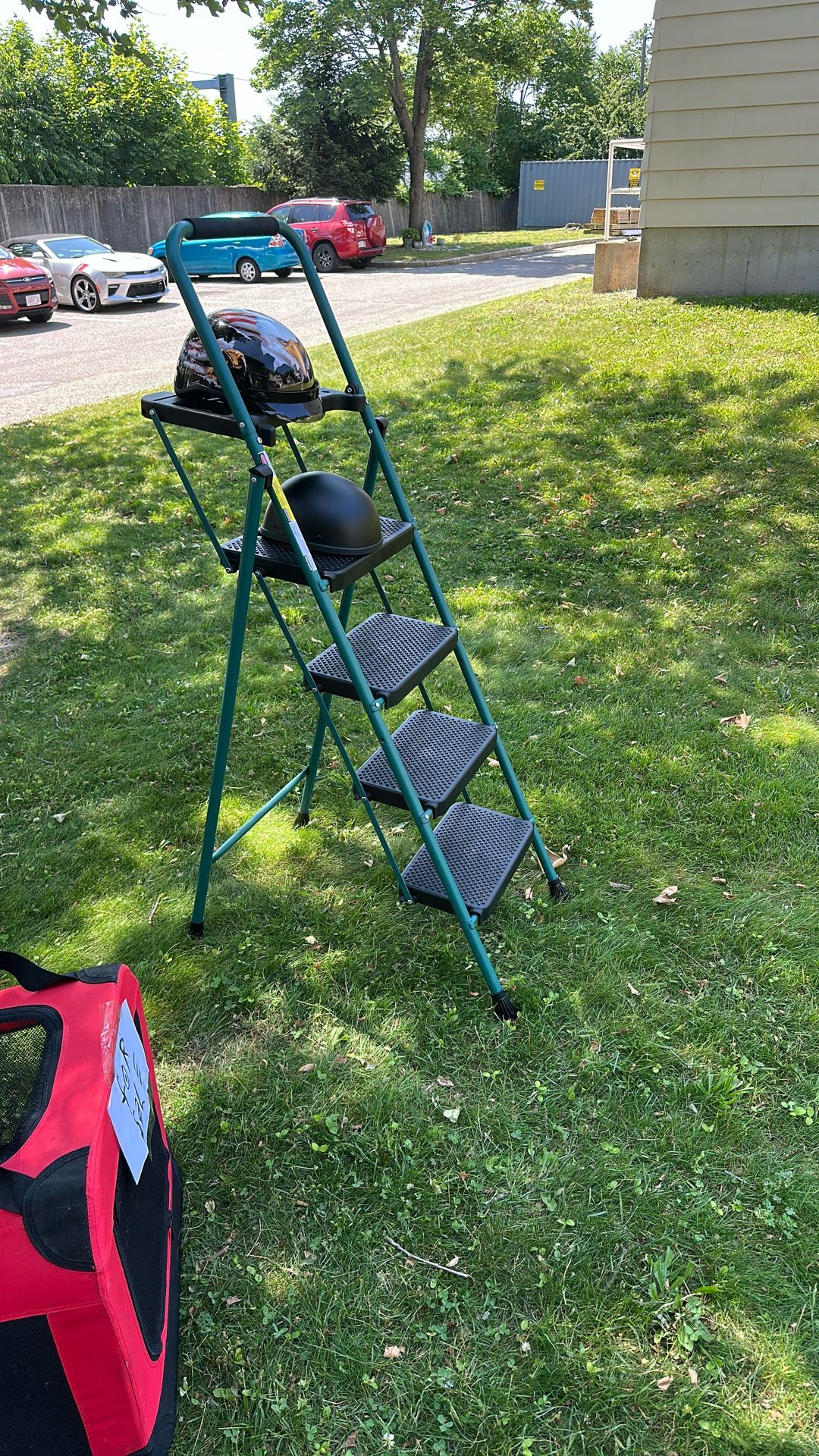 Step Ladder Sturdy 5 Ft Like New
