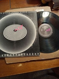 2 Queen Vinyls