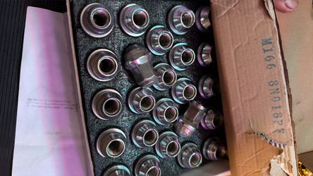 FORD LUG NUTS 24