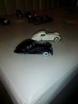 Hot Wheels Diecast lot of 2