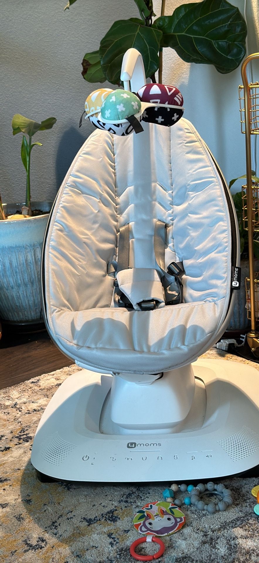 mamaRoo® multi-motion baby swing®