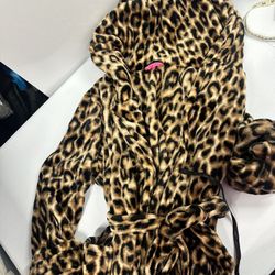 Betsy Johnson Fleece Short Robe M\L 