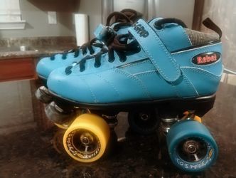 LIKE NEW ROLLER DERBY SKATES