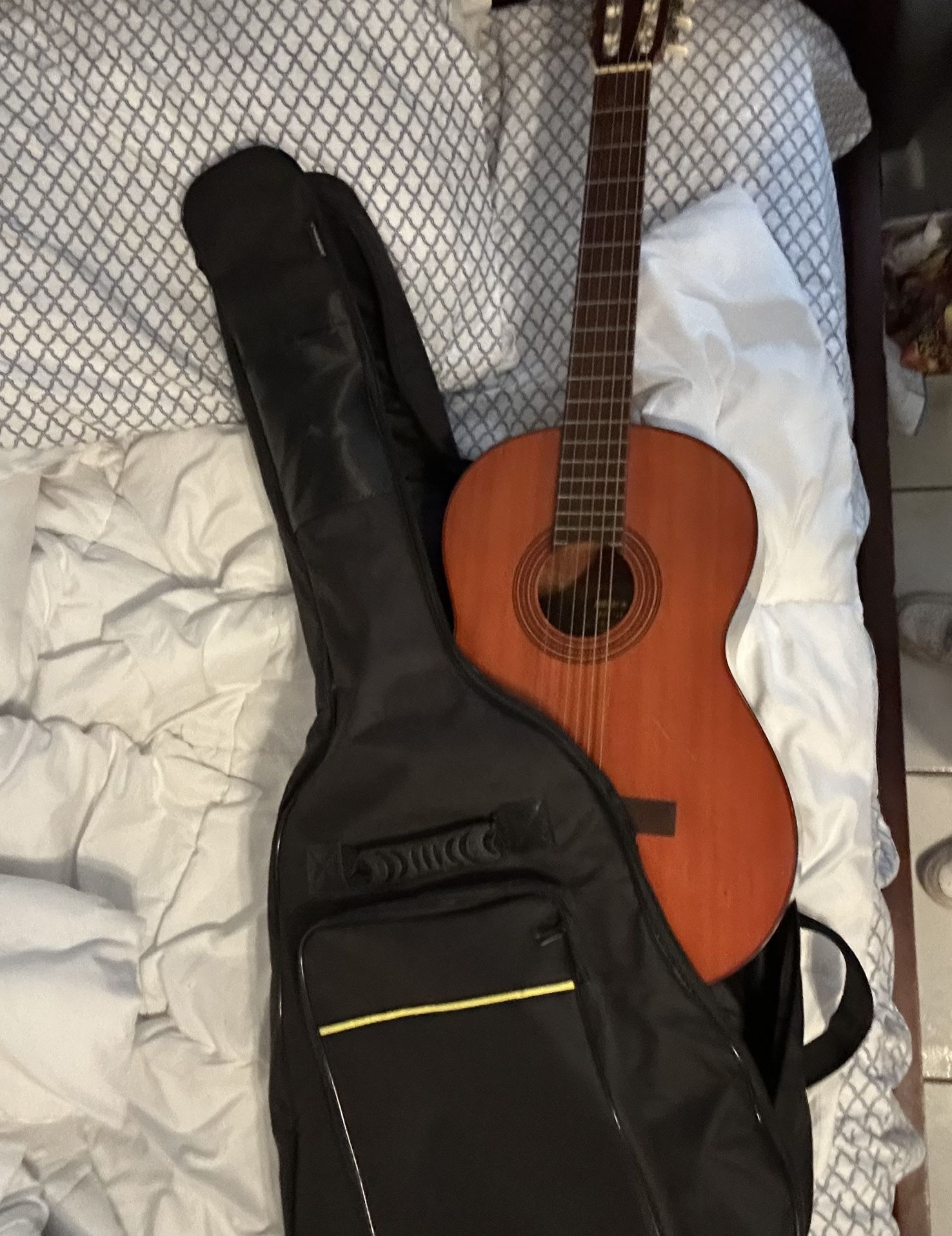 Yamaha G-55A (case Included