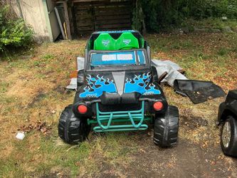 24V Grave Digger Power Wheels from Monster Jam