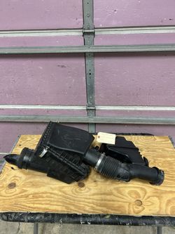 2016-2023 Toyota Tacoma 3.5L V6 Air Cleaner Box Assembly OEM