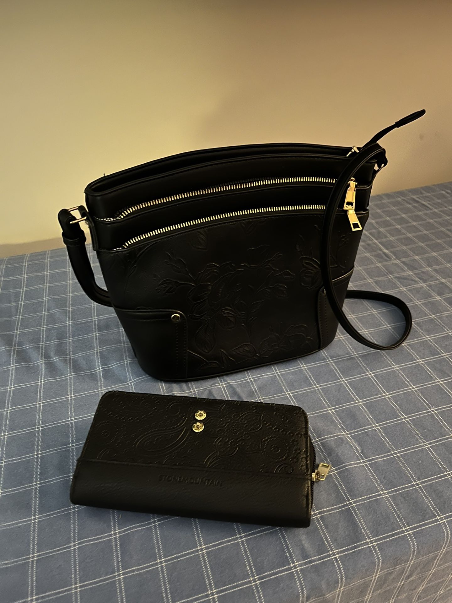 Stylish black handbag with Wallet 