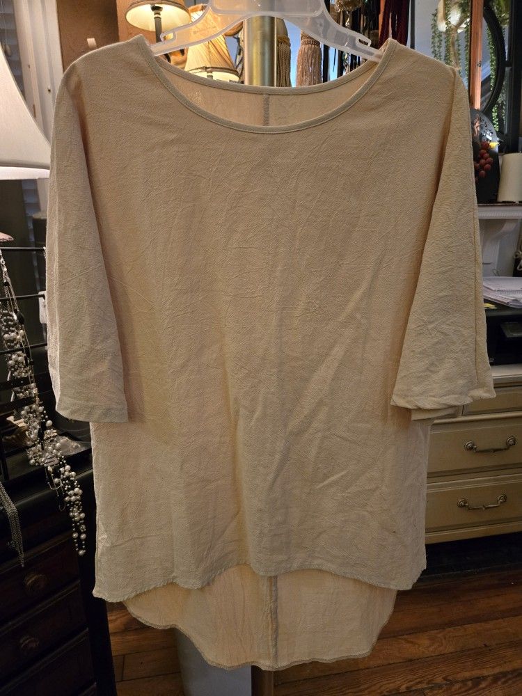 LT #1069 NEW... Women's Large Mustard Color  Top..