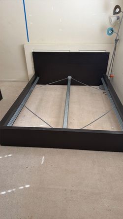 IKEA queen size bed frame w slats