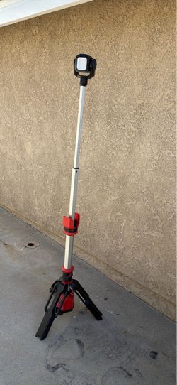 Milwaukee M12 Rocket Tower LED Work Light
