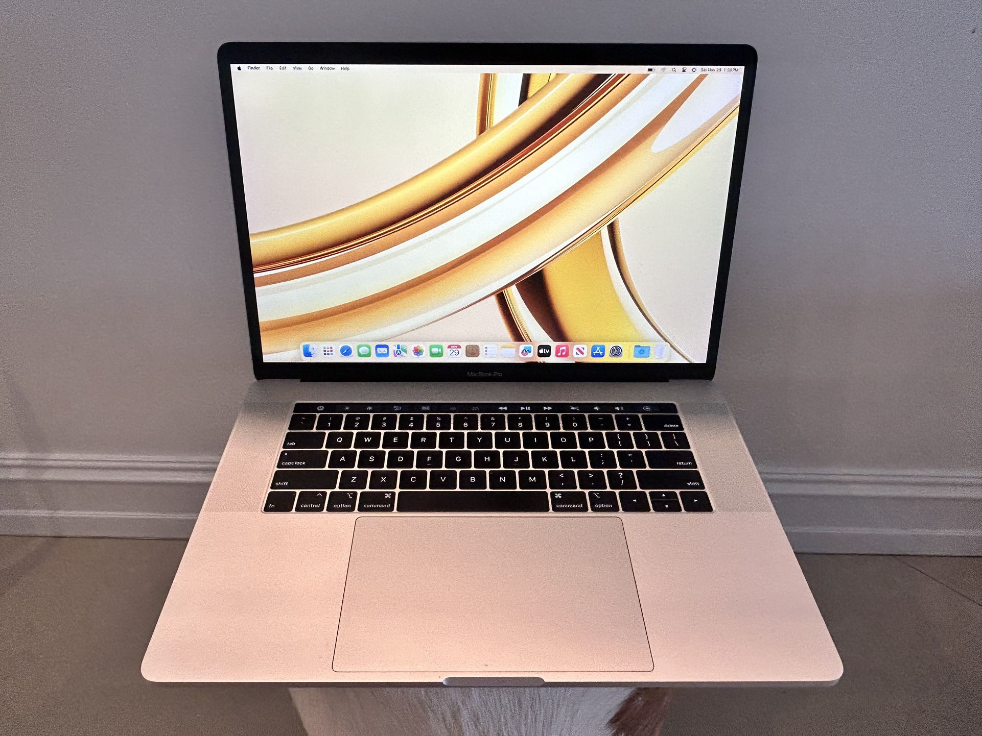MacBook Pro Touch Bar 15 Inch 