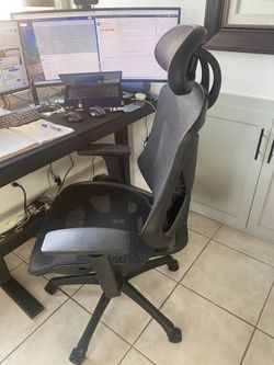 Very nice one year old office chair Urgonomic