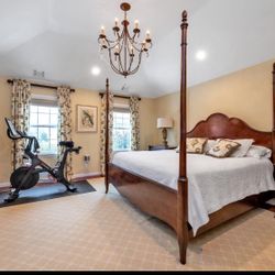 INCREDIBLE HICKORY WHITE High end King Bedroom Set 