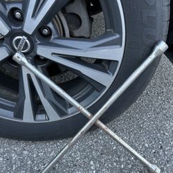 Lug Wrench - 4 Way