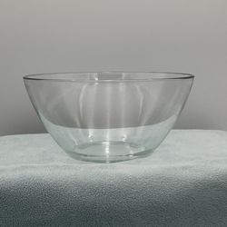 Arcoroc France 9 Inch Clear Glass Bowl