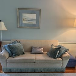 Traditional Sofa 1 Just about new