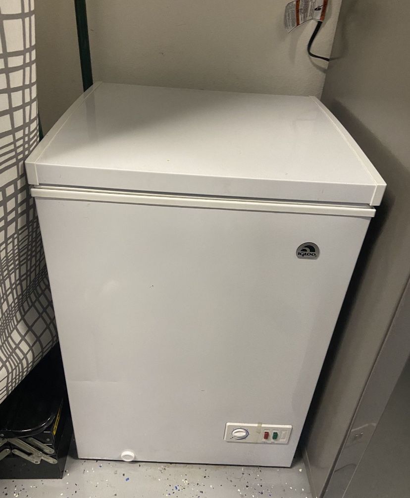 Igloo 3.5 cu. ft. Chest Freezer Like new
