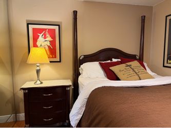 5 Piece Queen Wood Bedroom Set