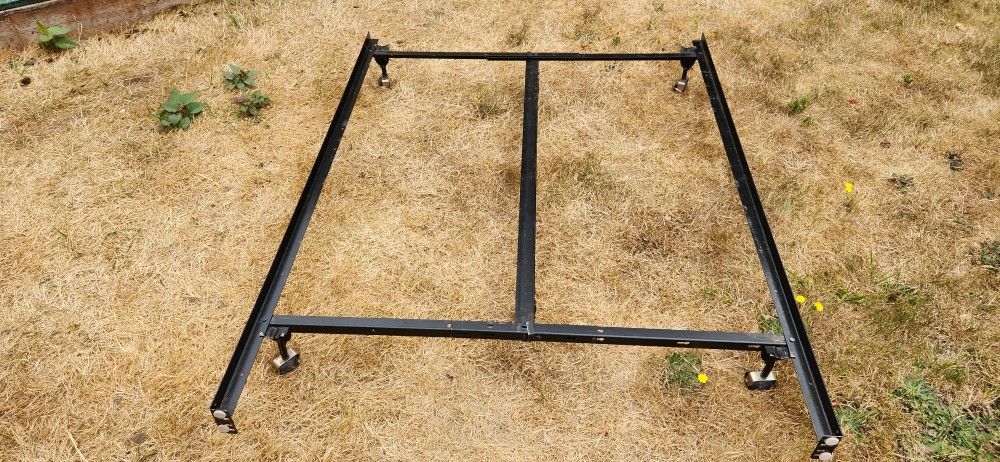 Adjustable Queen-full Size Metal Bed Frame. 
